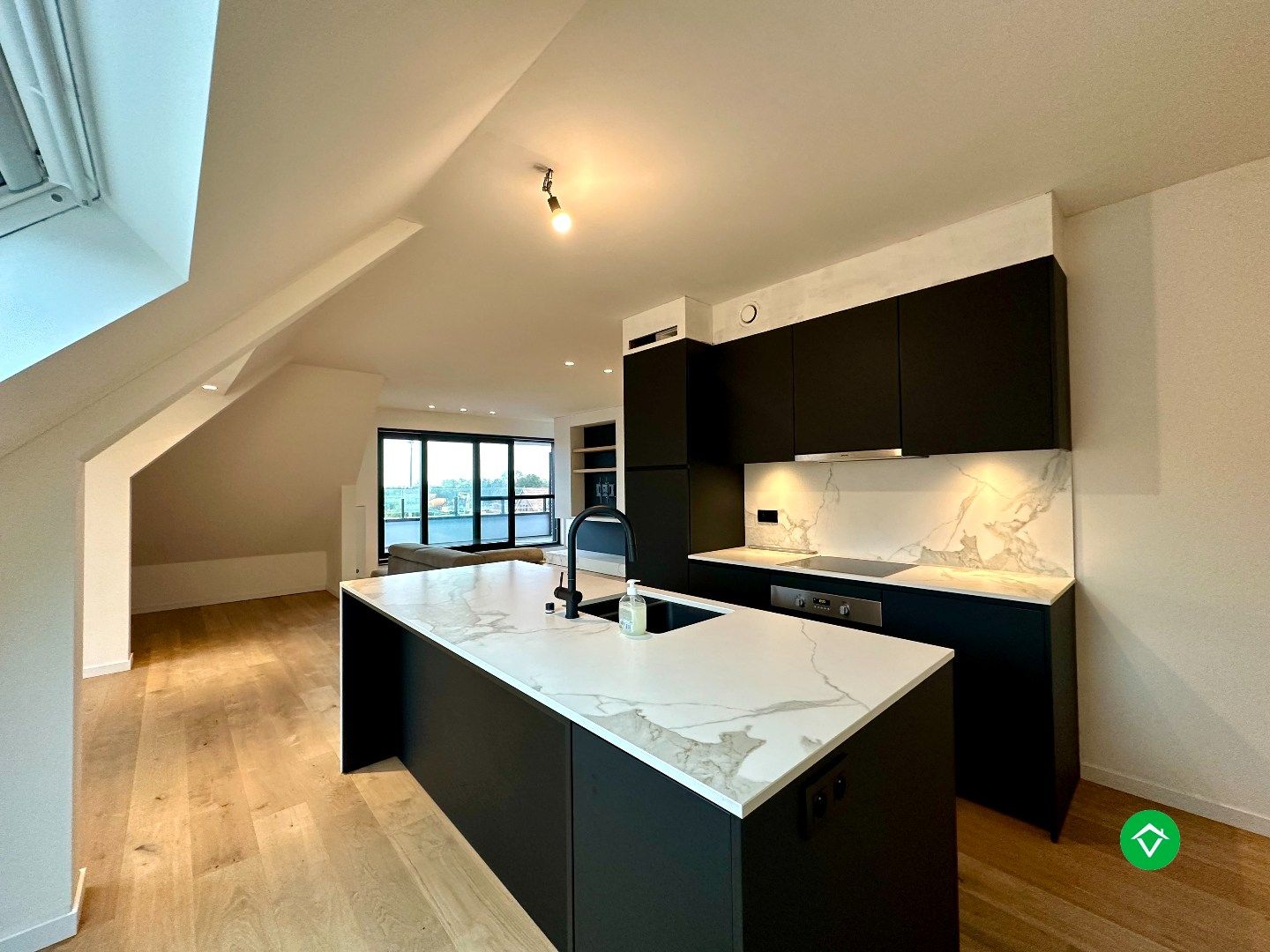 Penthouse met drie slaapkamers en garage in het centrum Koekelare foto 10