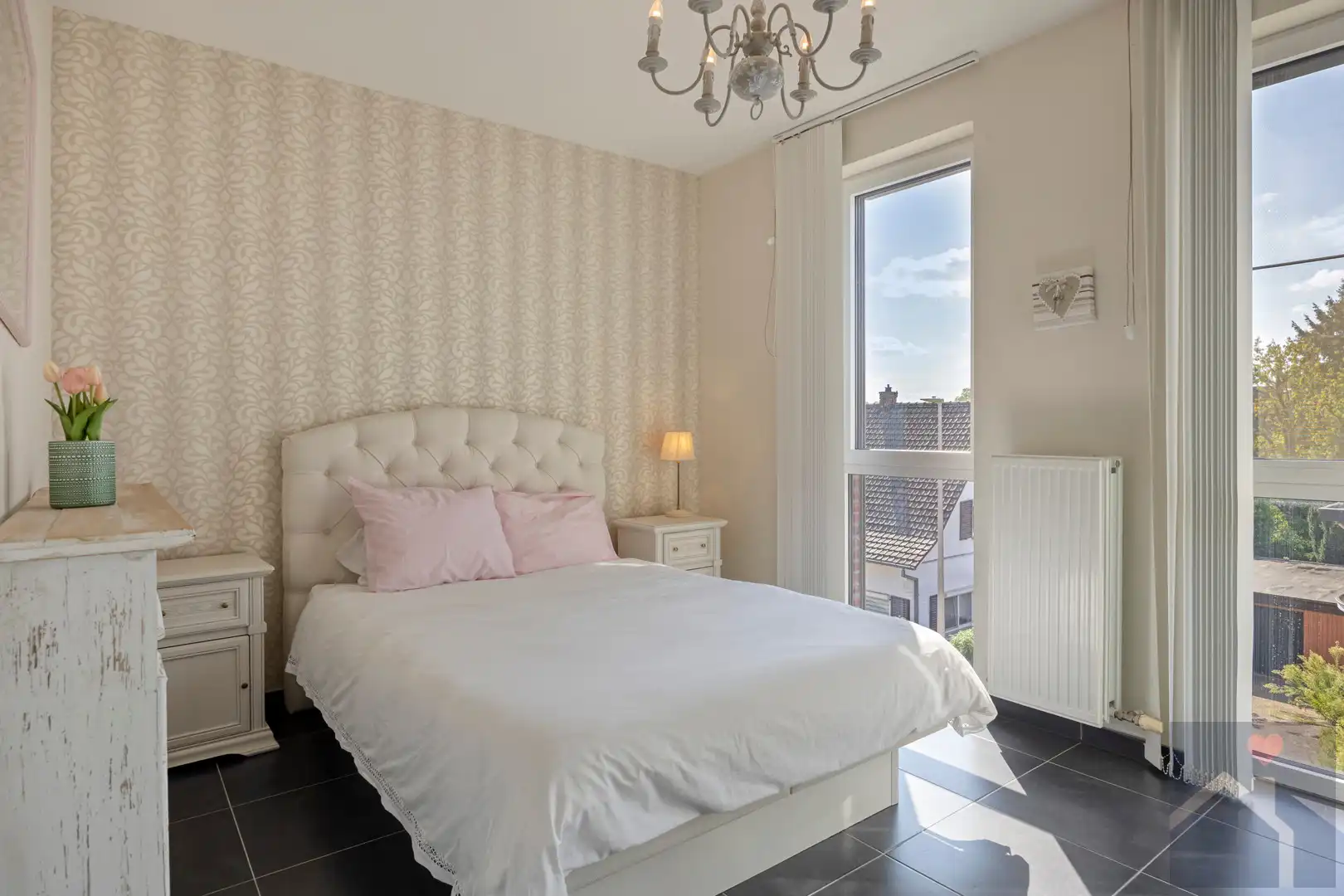 Instapklaar 2-slaapkamerappartement met terras, parking & berging in centrum Overpelt foto 15