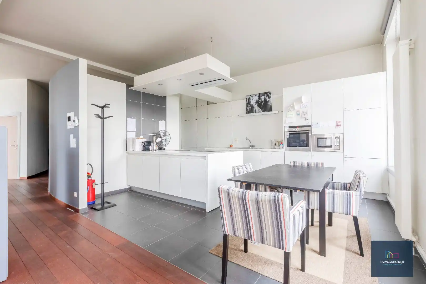 Luxueuze kantoorloft met inpandige staanplaats  en kelderberging  te Coupure Rechts.  foto 7