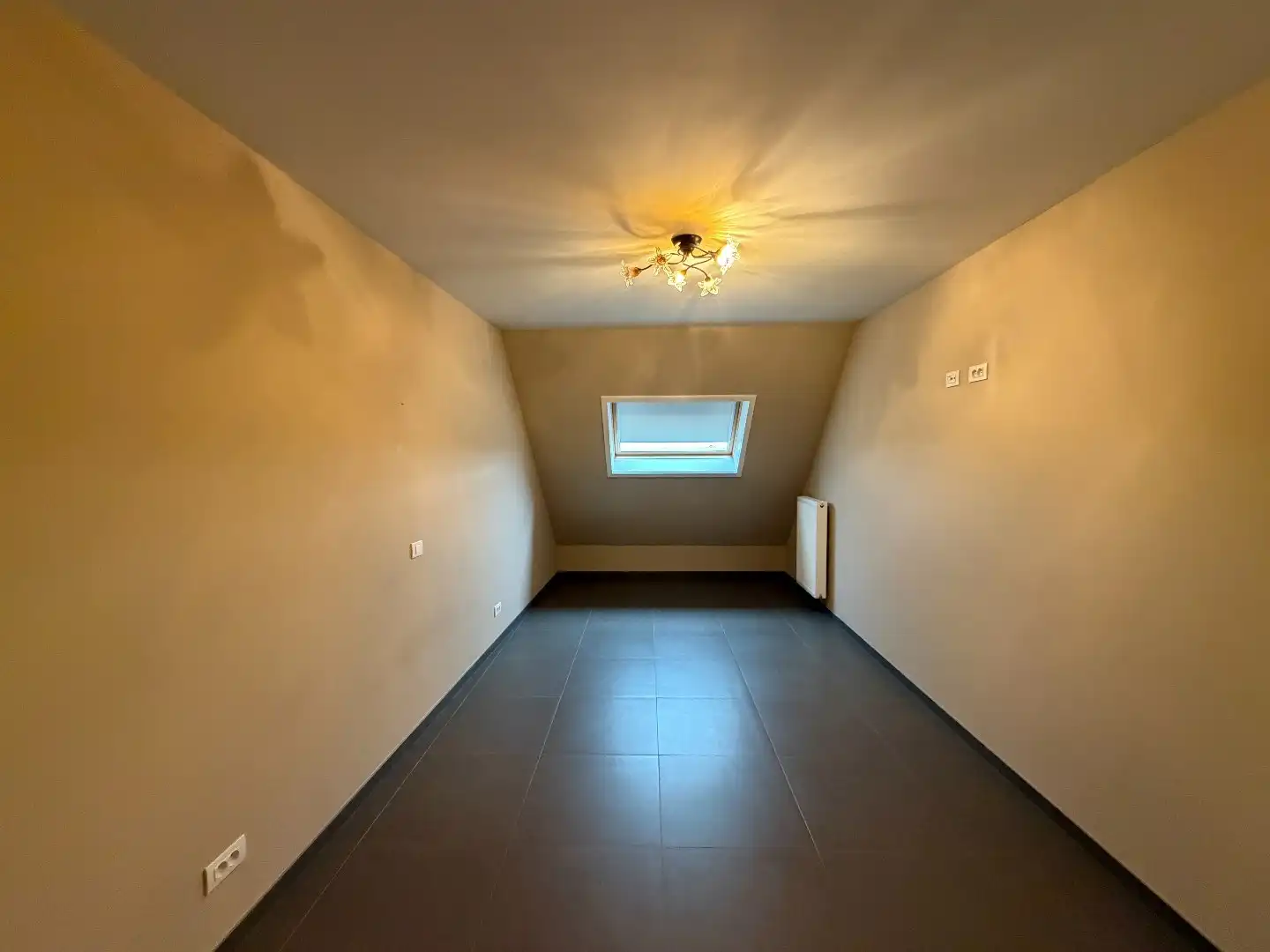 Uiterst ruim appartement (119m²)  met twee slaapkamers op de markt van Houthulst foto 9