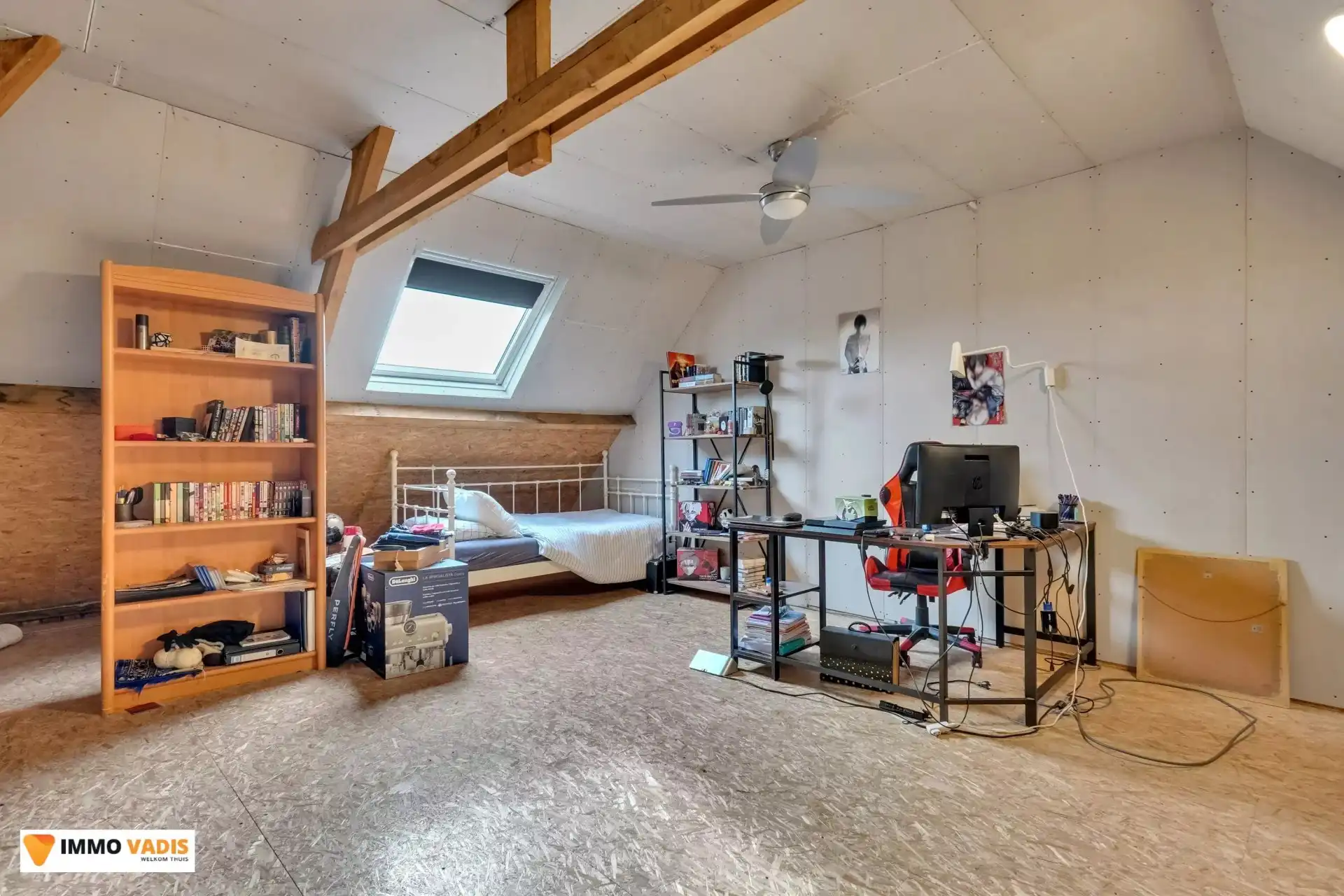 Ruime halfopen bebouwing met drie slaapkamers en tuin foto 15