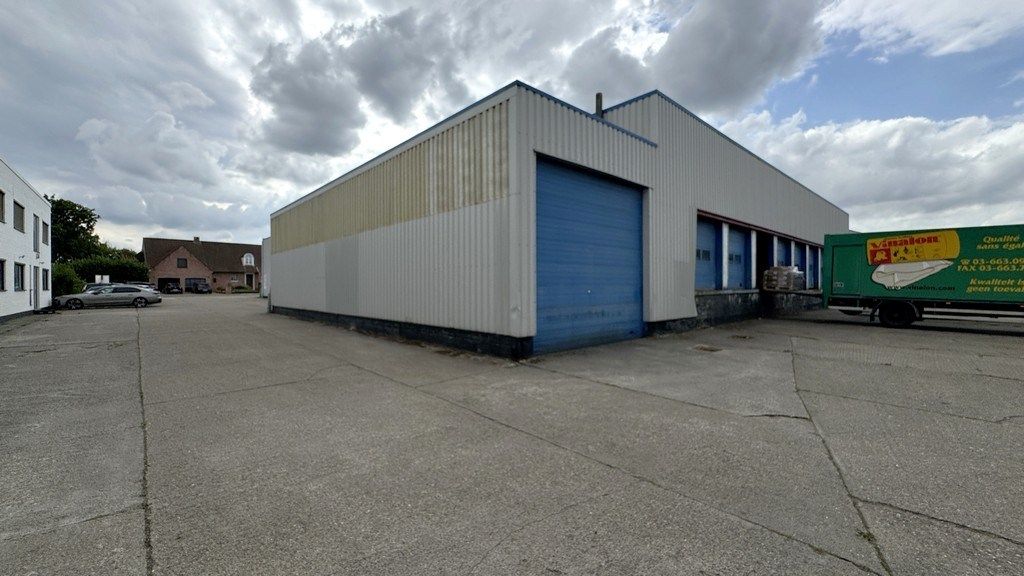 Loods met kantoor te huur nabij E313 in Wommelgem foto 2