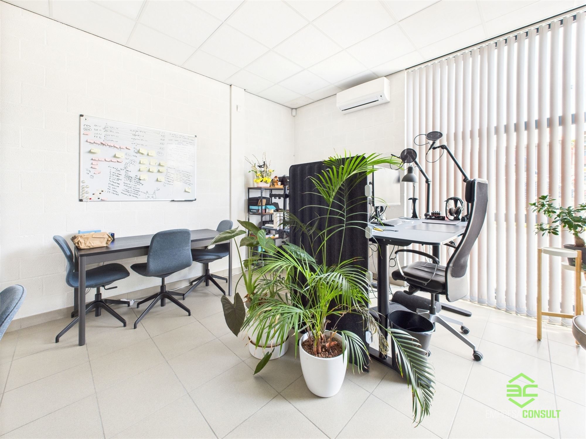 Instapklare werkplaats van 355m² met toonzaal en conciërgewoning! foto 16