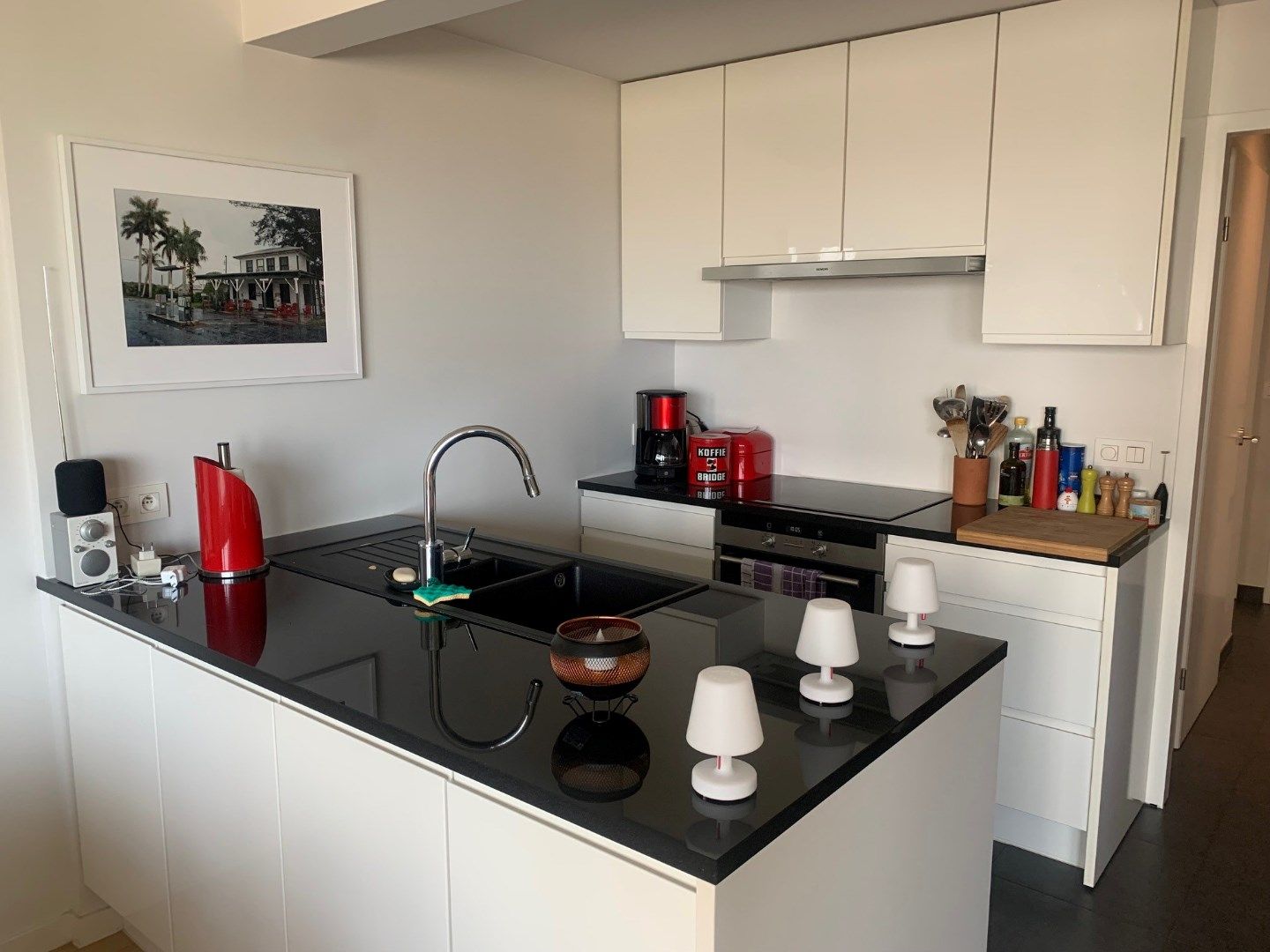 Gemeubeld appartement met twee slaapkamers én garagebox - frontaal zeezicht foto 12