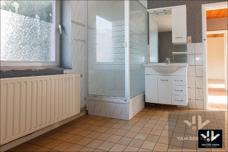 Multifunctioneel eigendom met 2 wooneenheden op een riant perceel van 21 aren 83 centiaren op een goed bereikbare, rustige locatie in Diepenbeek foto 42