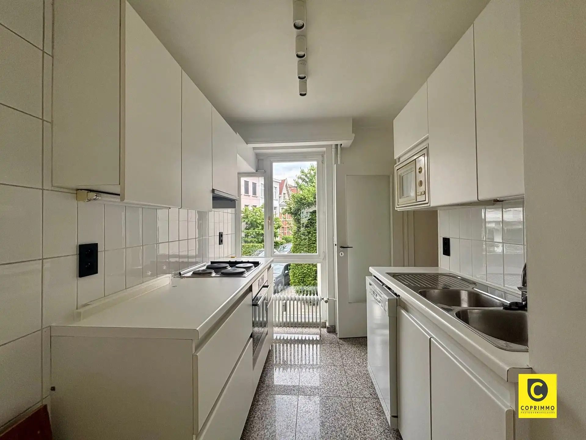 Instapklaar 3 slaapkamer appartement met zonnig terras, kelder en fietsenberging foto 15