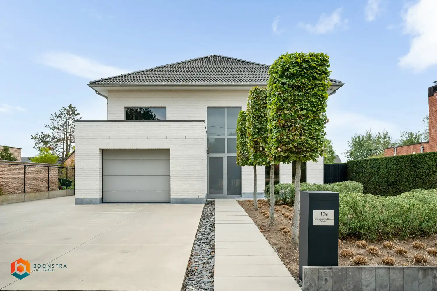 Uitzonderlijk ruime villa met 4 slpkrs en zwembad te Putte foto {{pictureIndex}}