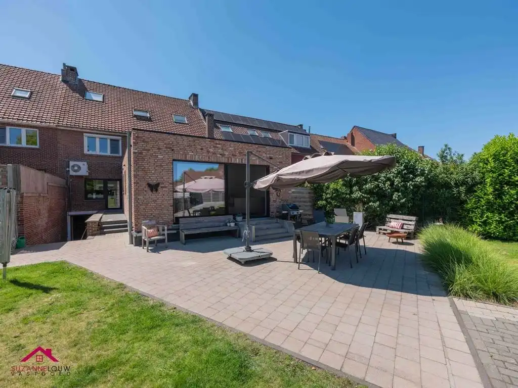 Instapklare woning met handelsruimte in gesloten bebouwing foto 3