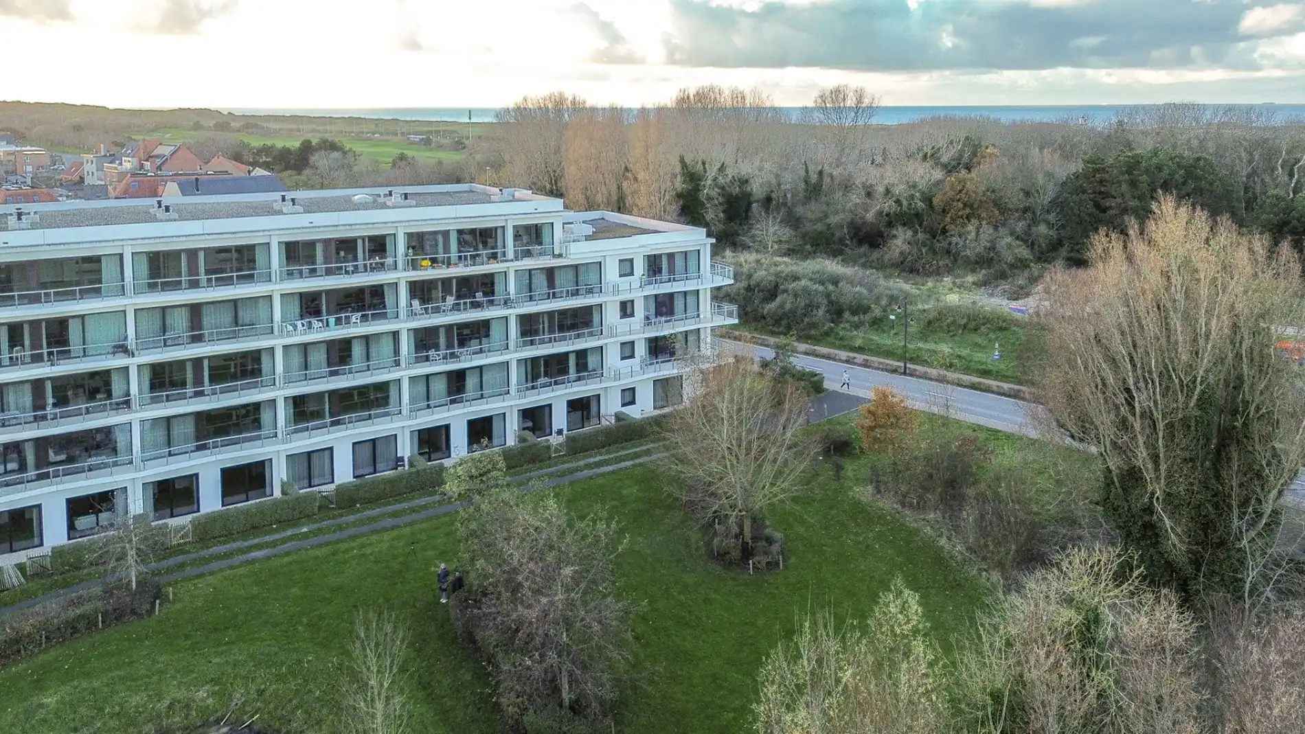 Moderne assistentiewoning met ondergrondse berging en parkeerplaats in De Haan, vlakbij strand, duinen en zee foto 24