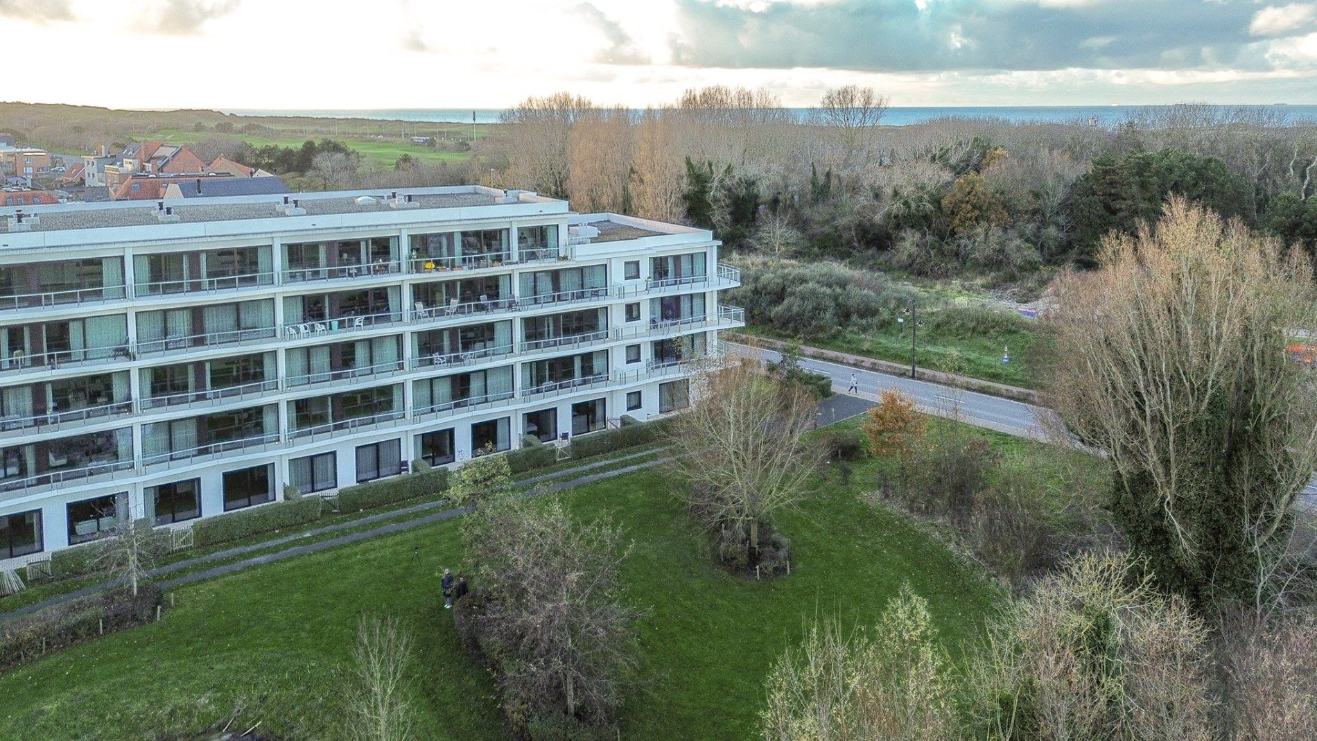 Moderne assistentiewoning met ondergrondse berging en parkeerplaats in De Haan, vlakbij strand, duinen en zee foto 24