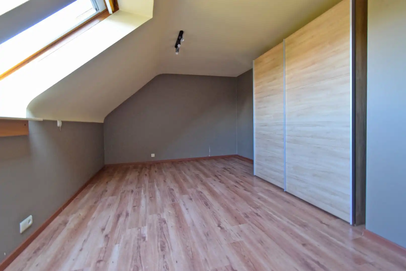 RUSTIG GELEGEN WONING MET TUIN EN GARAGE  foto 7