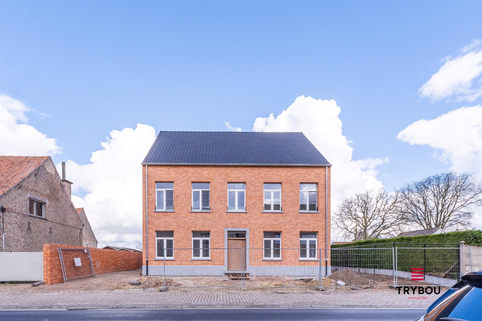 2 hoogwaardig afgewerkte nieuwbouwwoningen met garage foto 2