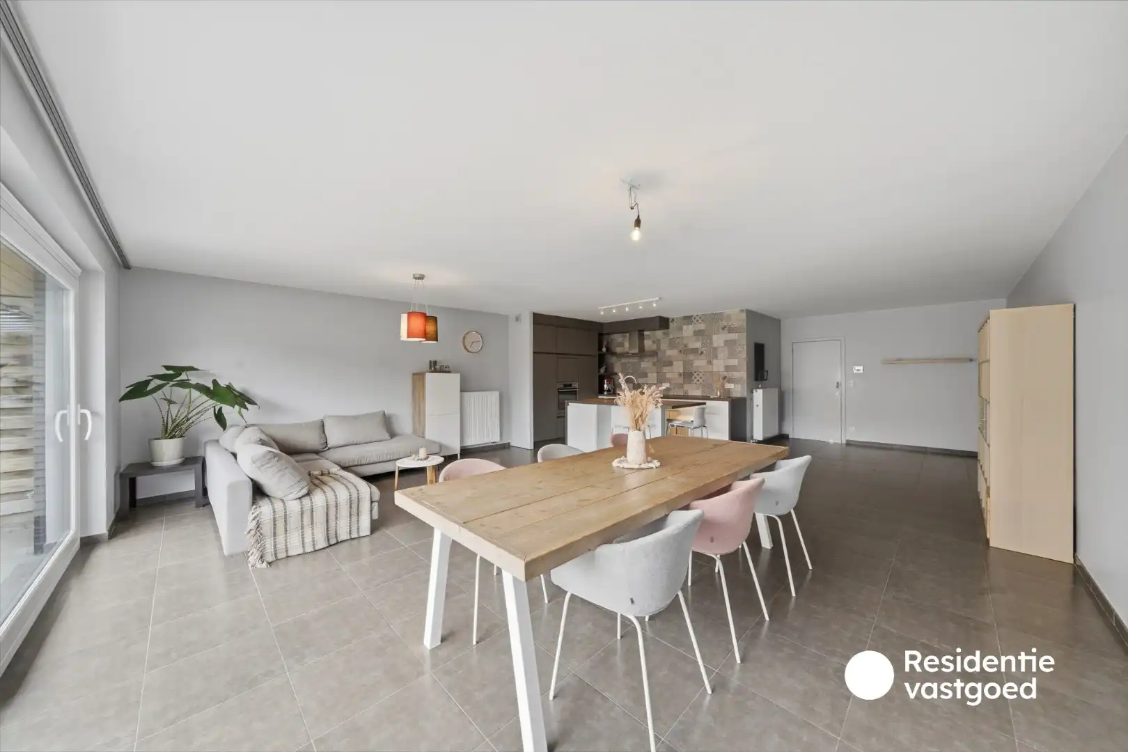 Recente en instapklare woning met 3 slaapkamers, garage en tuin te Zandvoorde! foto 5