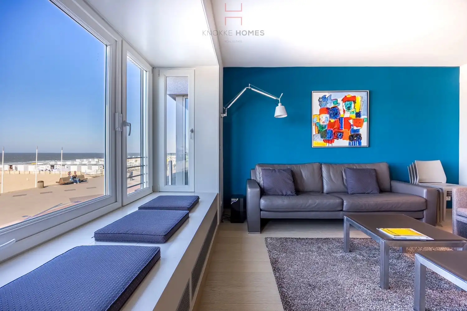 Instapklaar appartement met frontaal zeezicht gelegen nabij het Driehoeksplein foto 4