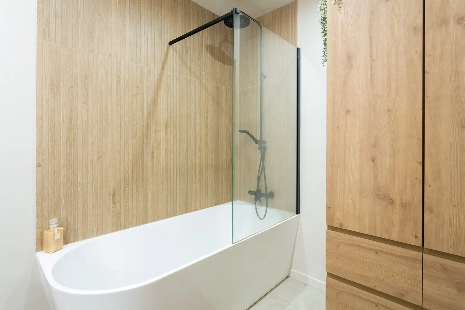 Ruim, gerenoveerd gelijkvloersappartement met garagebox! foto 14