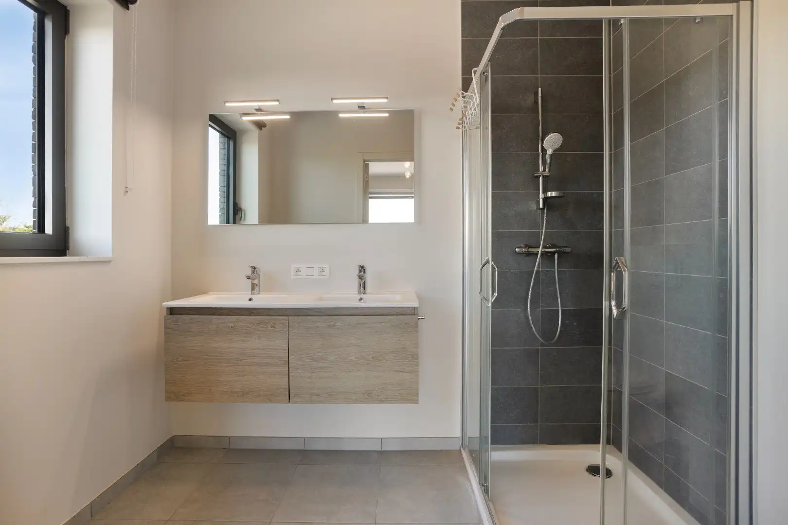 Recent app (76m²!) met 1 slpk, ruim terras en kelder foto 18