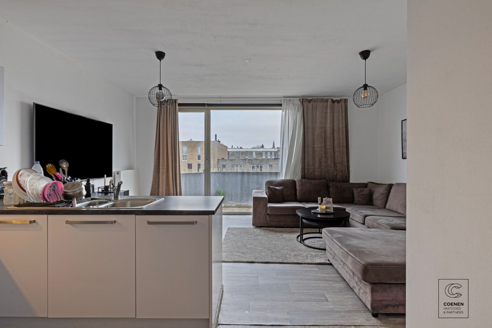 Ruim appartement van 75m² met 2 slpk's en terras, gelegen op een uiterst rustige locatie te Hoboken!  foto 2