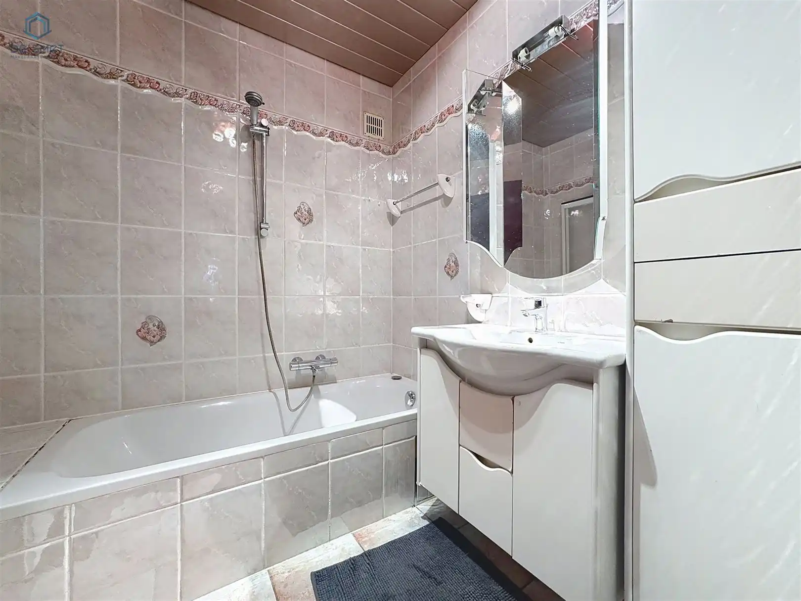 Ruim en lichtrijk 2-slaapkamerappartement nabij station Herzele foto 11