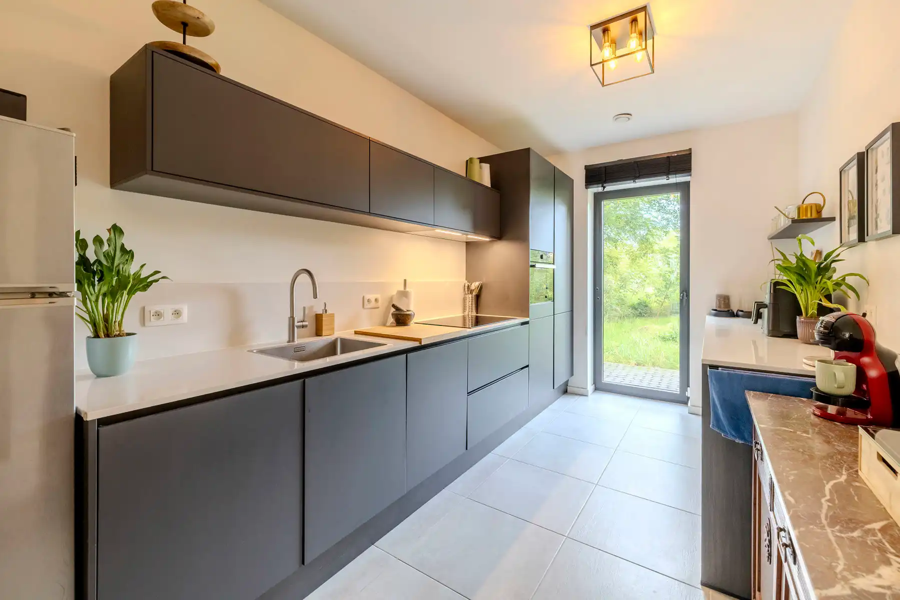 Recente woning met 3 SLP, 2 BK, tuin en 3 autostaanplaatsen foto 9