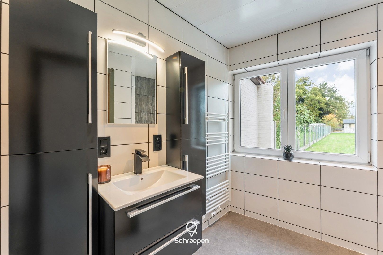 Karaktervolle woning met 2 slpks op een perceel van circa 8,5 are te Genk! foto 11