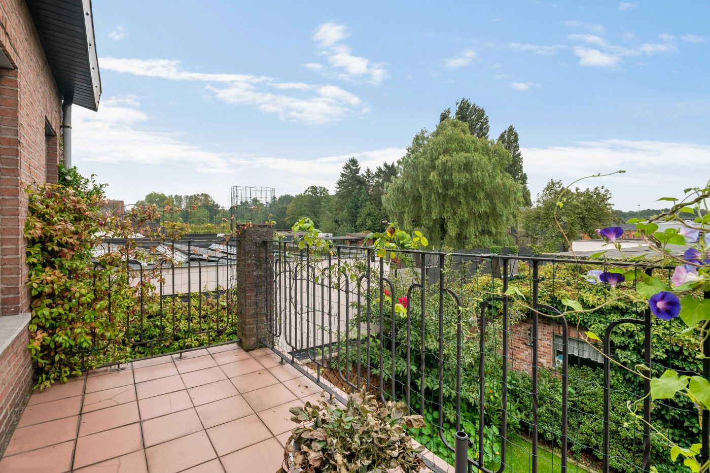 Te renoveren bel-etagewoning met 3 slpk., inpandige garage en tuin foto 8