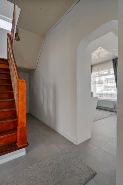 RUIME, LICHTRIJKE ALLEENSTAANDE WONING MET VEEL POTENTIEEL foto 7