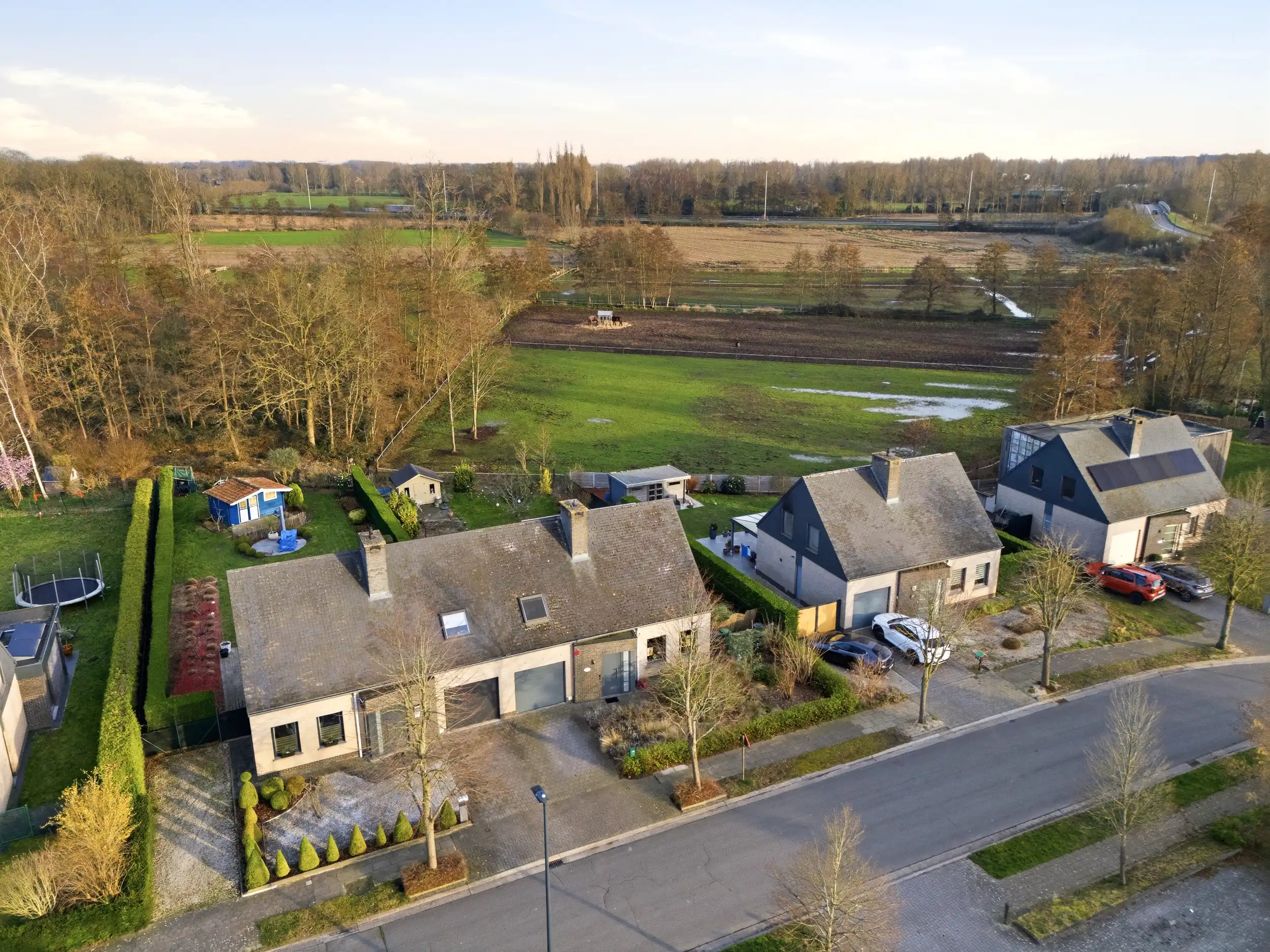 Instapklare gezinswoning in gegeerde, residentiële, woonwijk foto {{pictureIndex}}