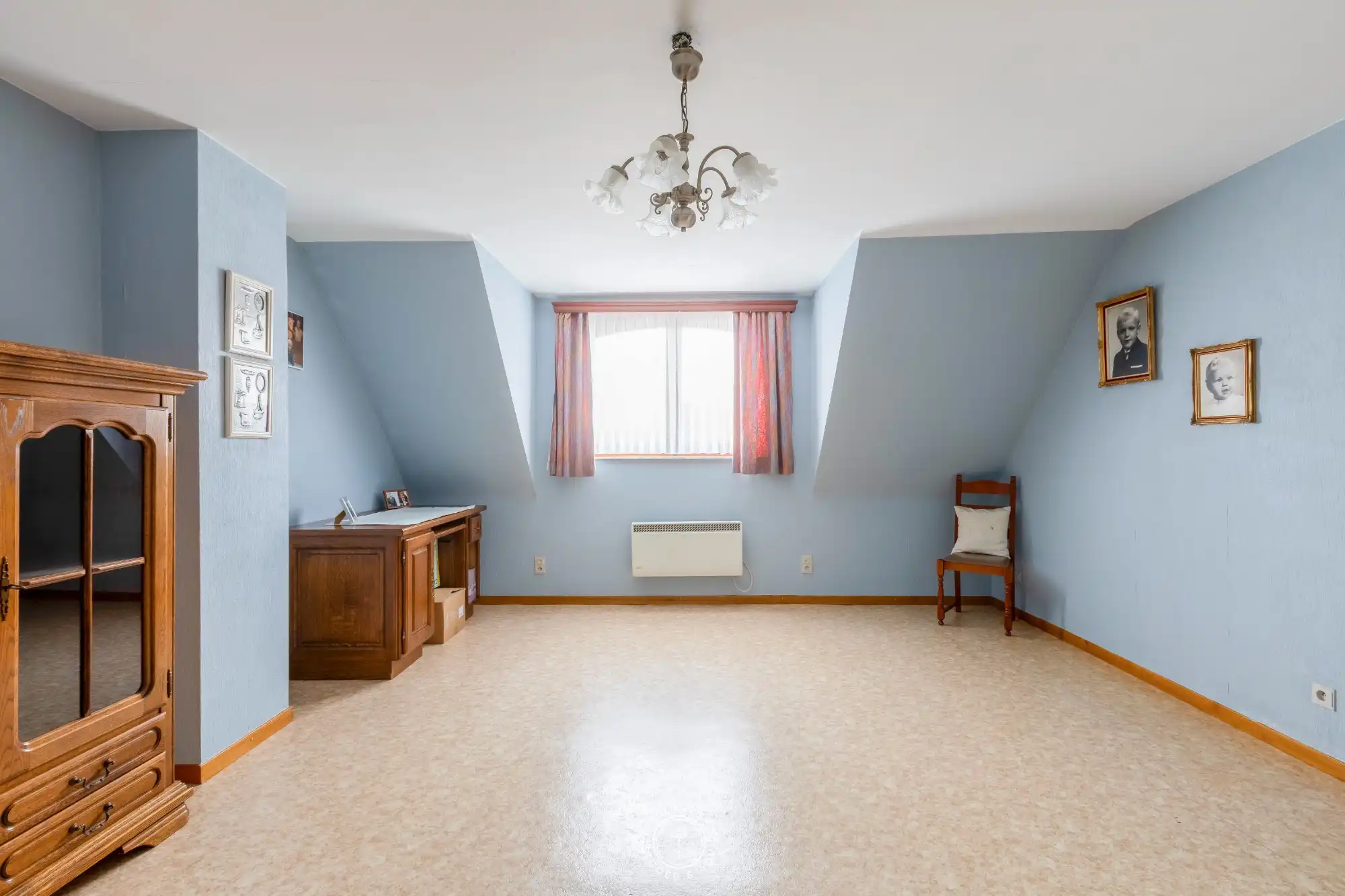 Charmante en ruime woning met 4 slaapkamers en 3 garages foto 18