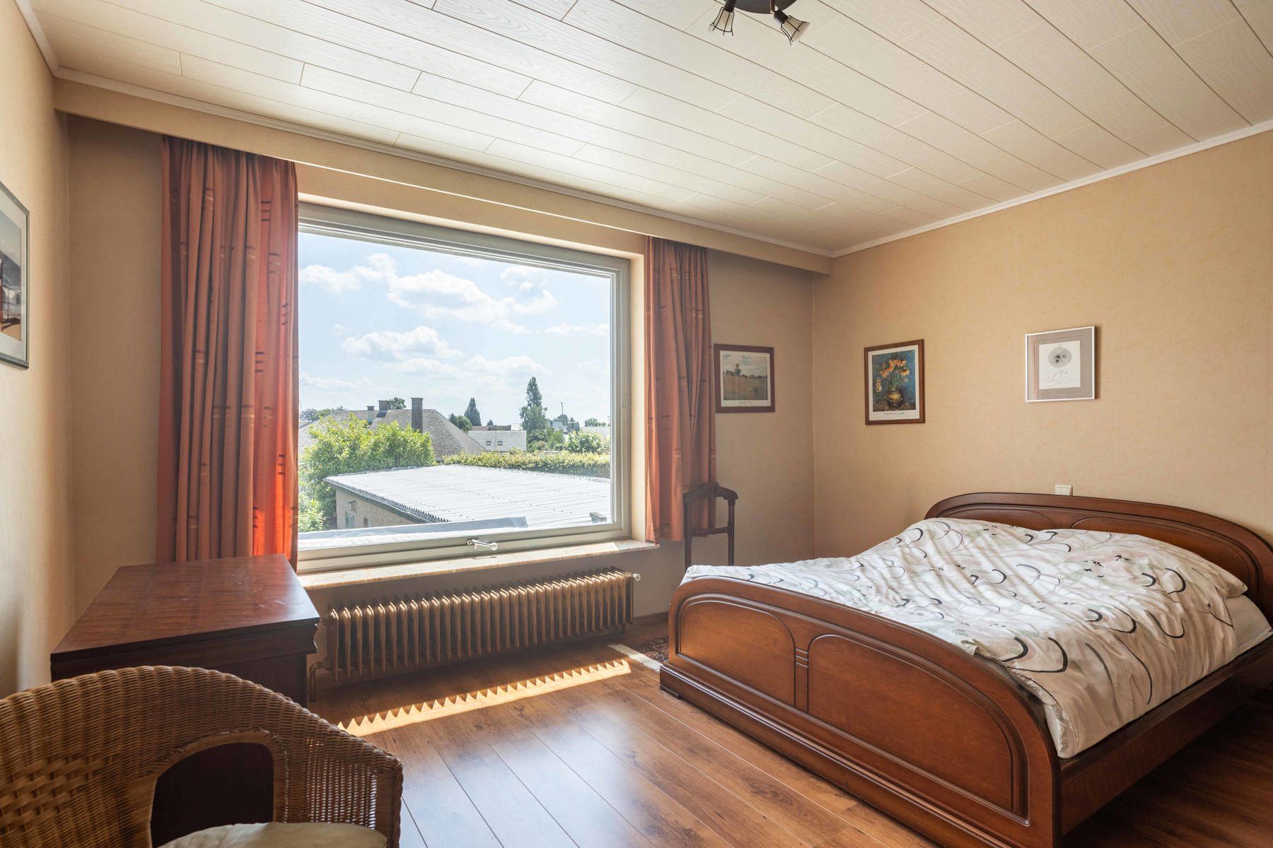 HOB met ruime garage gelegen in een rustige woonwijk foto 17