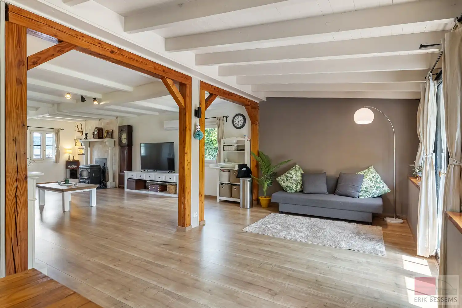 Prachtig gerenoveerde woning/landhuis (van 2011 t.e.m. 2025) gelegen op een ruim perceel van maar liefst circa 6000m2 foto 12