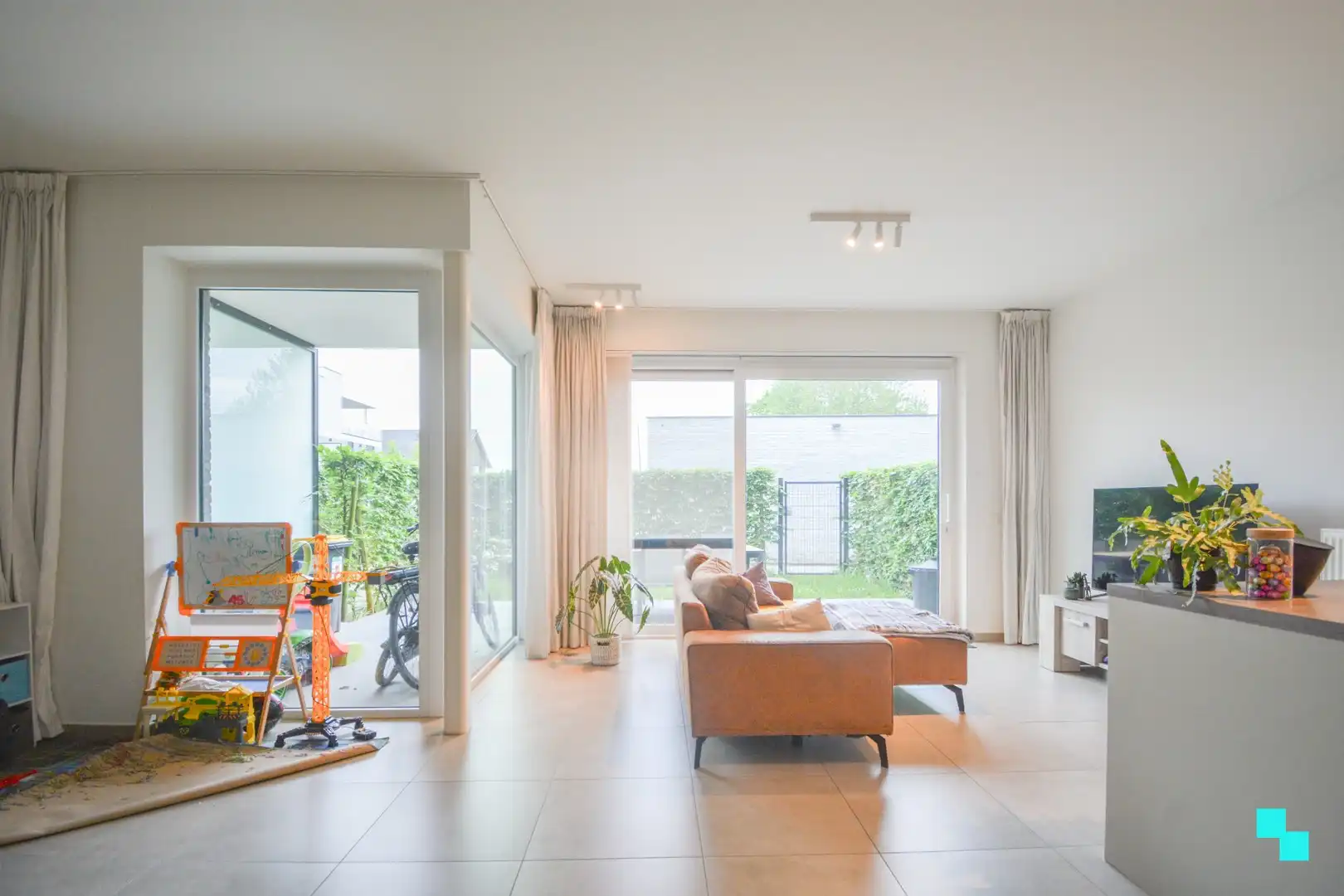 Energiezuinig gelijkvloers appartement met 2 slaapkamers en tuin -St-Eloois-Winkel foto 4