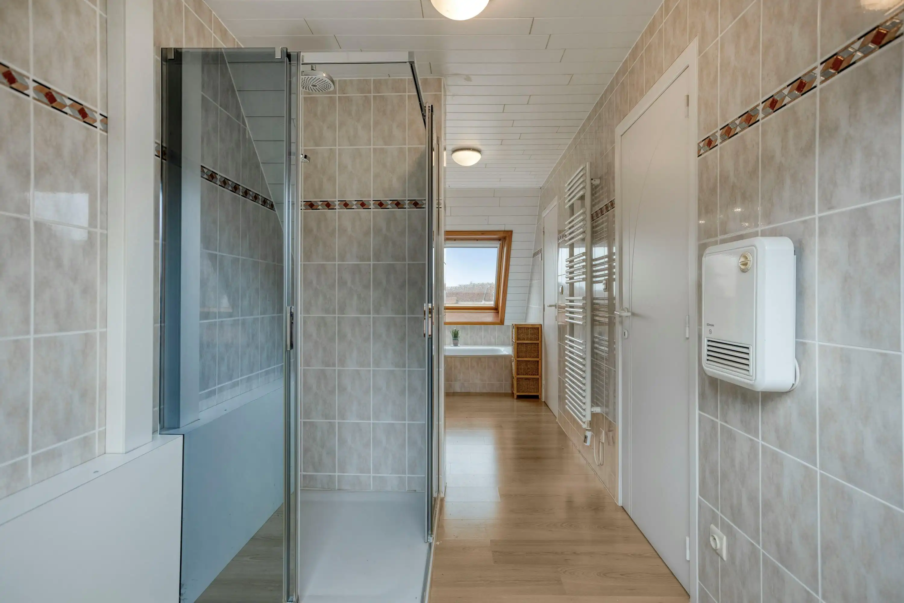Ruime woning met 2 garages en lift in centrum Veurne foto 23