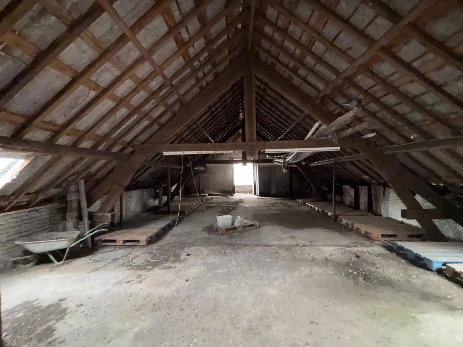 Werkplaats/magazijn van ± 530 m² met kantoor van ± 35 m² foto 22