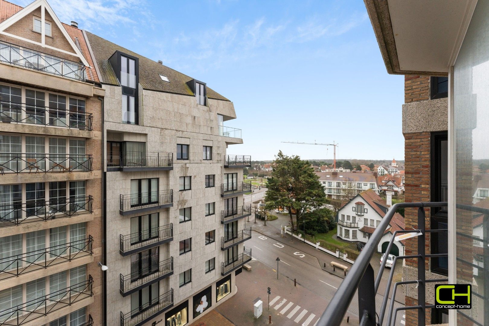 Stijlvol gerenoveerd appartement met twee slaapkamers te koop in Knokke-Heist foto 18