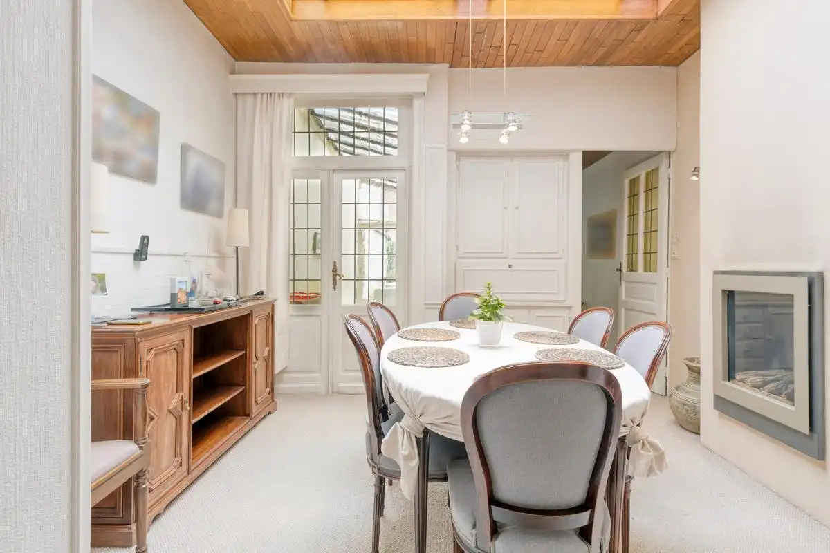 Te renoveren burgerhuis met charmante elementen en stadstuin foto 5