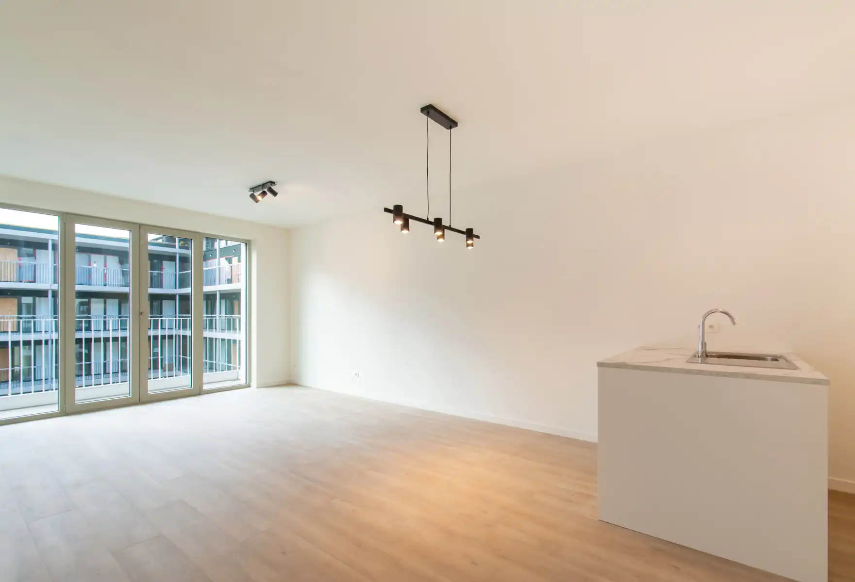 Lichtrijk nieuwbouwappartement met 2 slaapkamers en terras foto 4