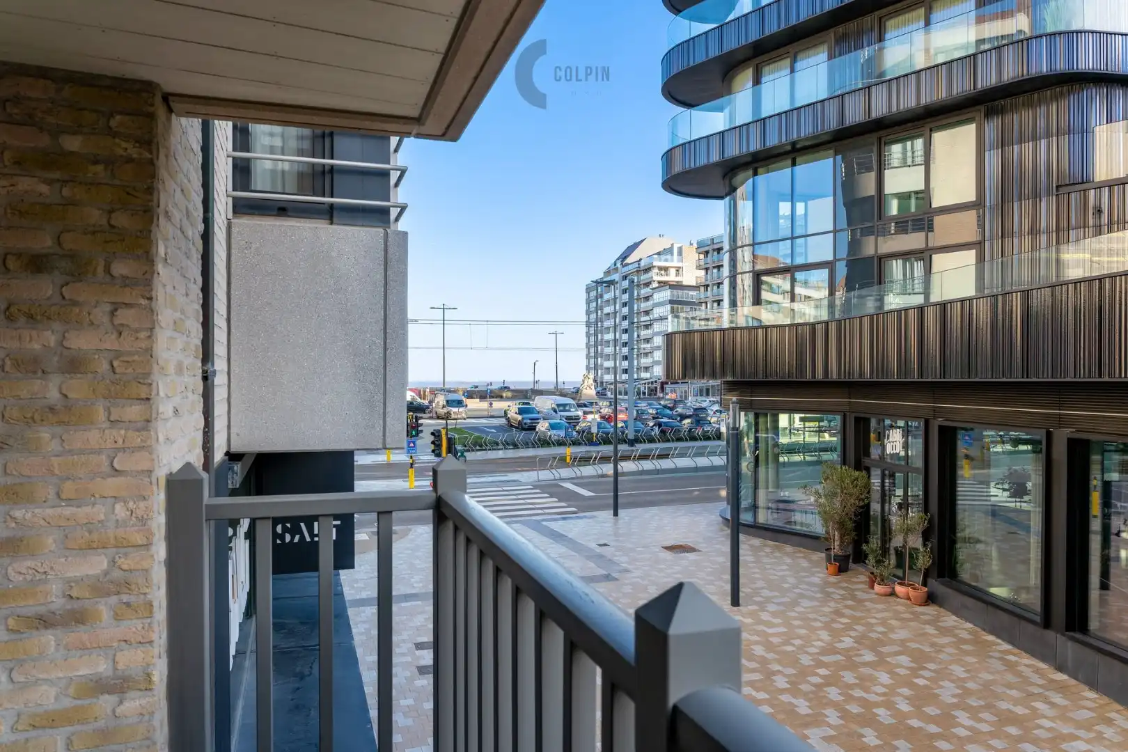 Instapklaar appartement vlakbij het Heldenplein met terrassen en zijdelings zeezicht. foto 4