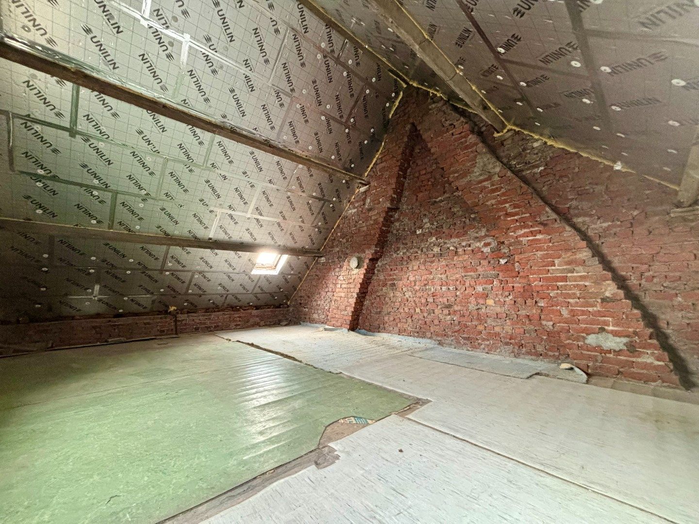 Centrum Ieper, te renoveren alleenstaande woning. Opp: 311m². foto 18