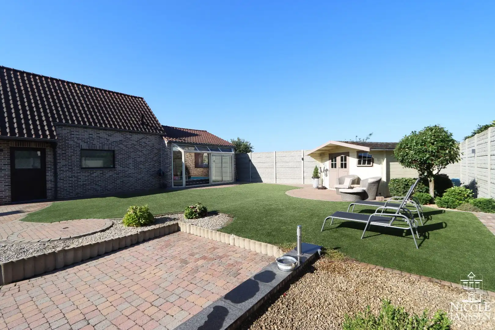 Instapklare gezinswoning met drie slaapkamers, twee badkamers, grote kelder en vrijstaande garage foto 25