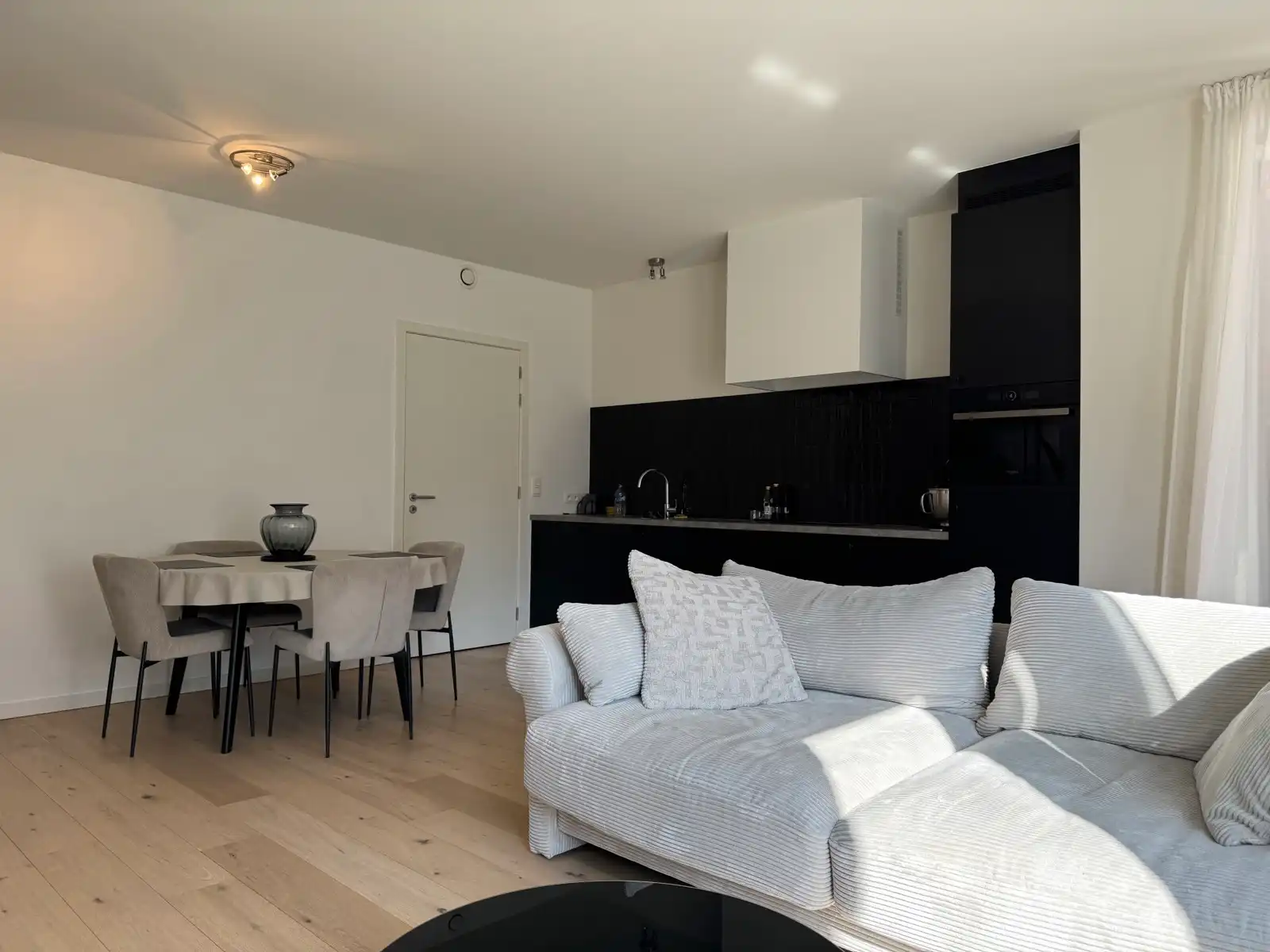 Berchem: Nieuwbouw gelijkvloers één slpk app.+ terras + P foto 6