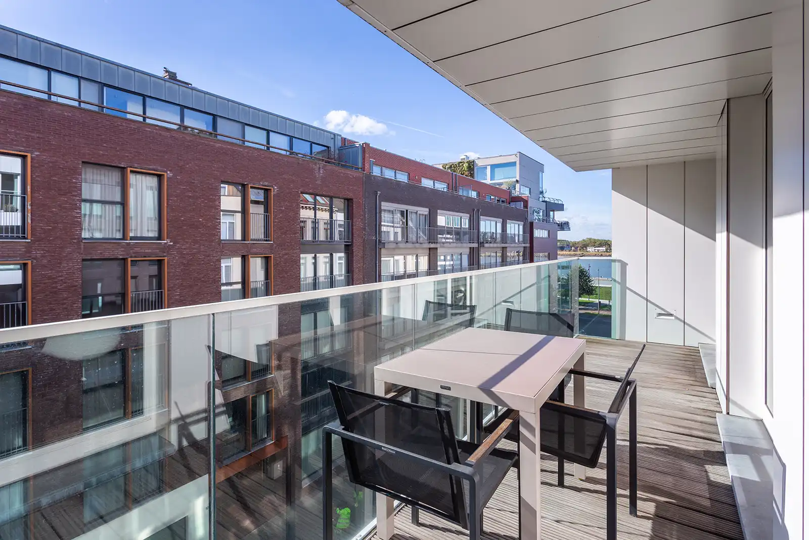 Luxueus en gemeubeld appartement met twee terrassen en parking op het Zuid foto 11