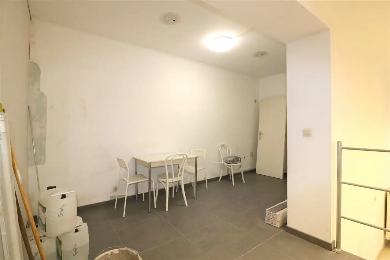 Volledig vernieuwde handelszaak op ideale locatie foto 14