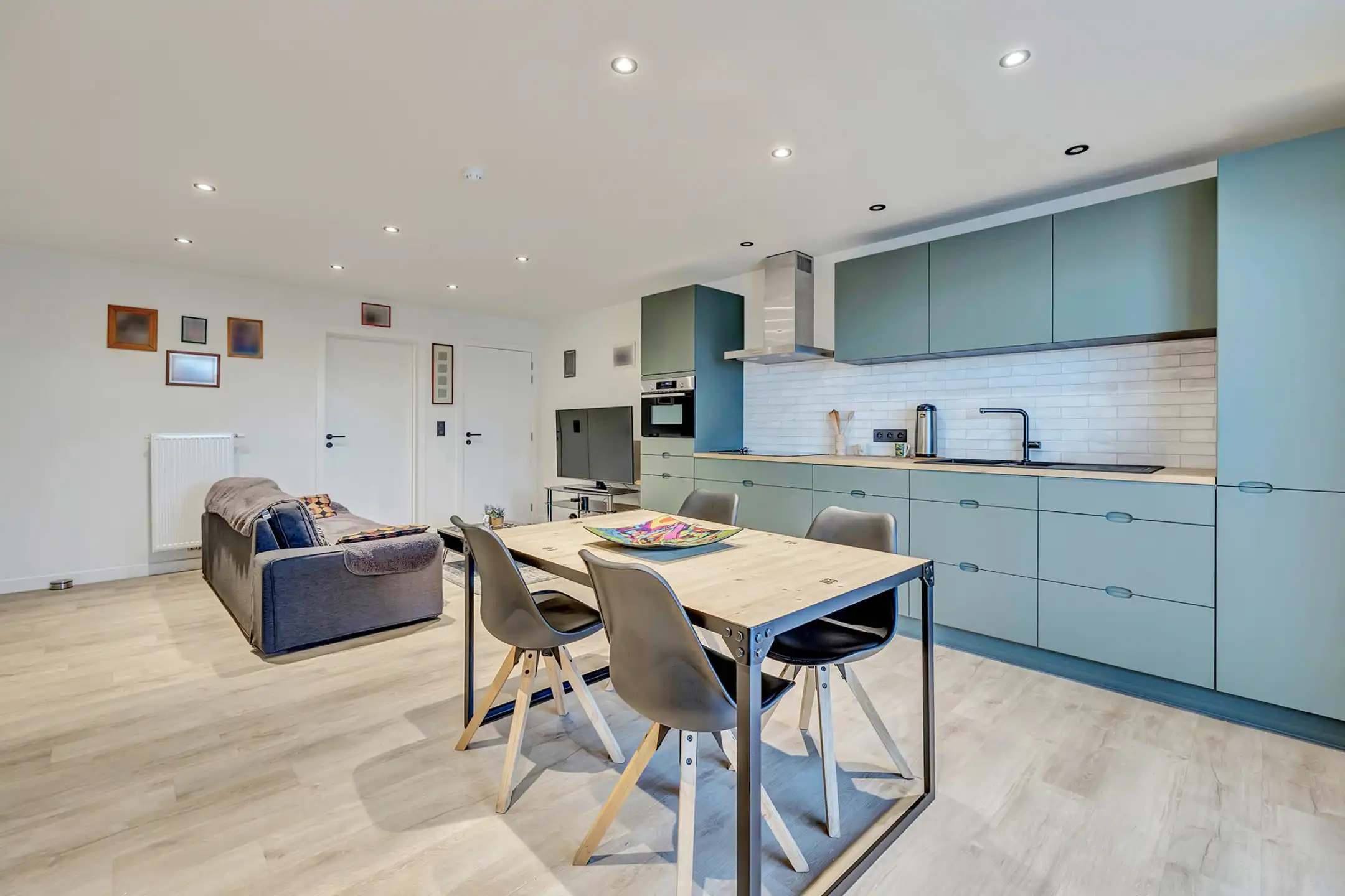 Gerenoveerd appartement met 2 ruime slaapkamers foto 5