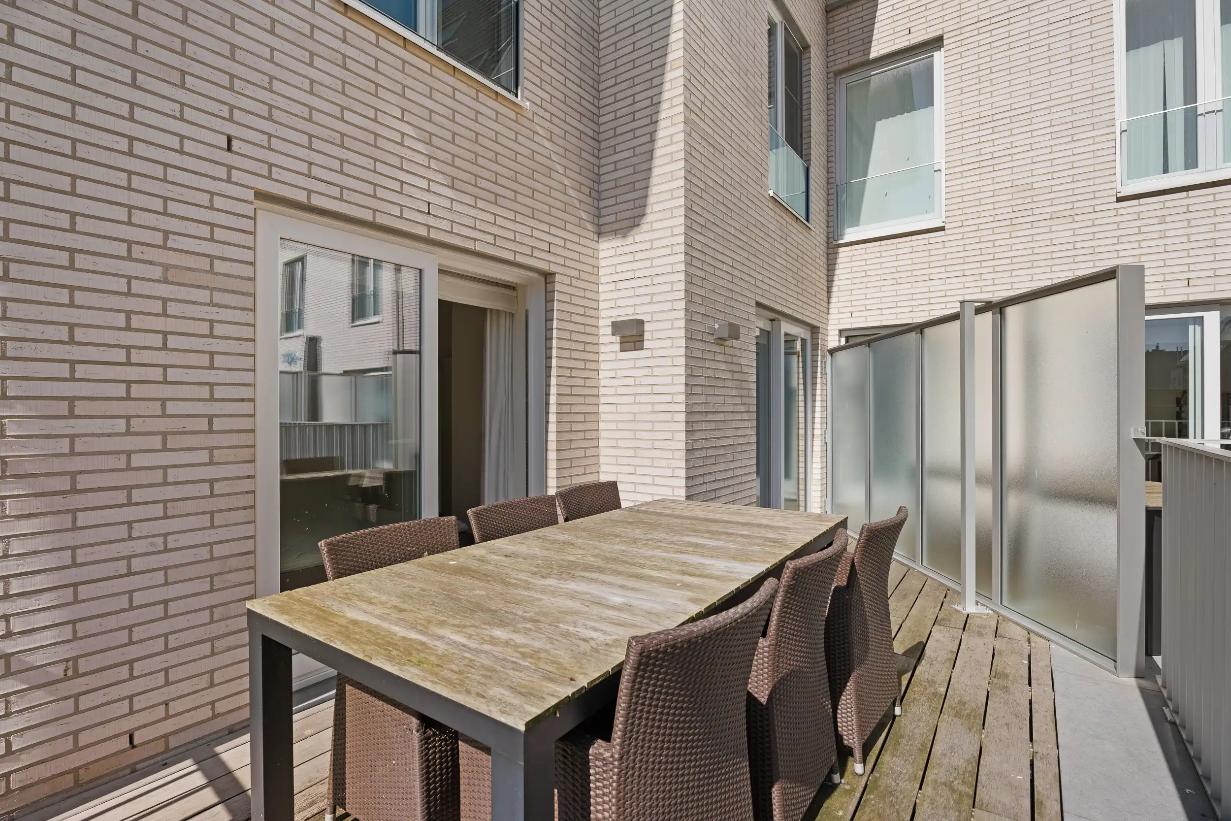Instapklaar 2-slpk app. met terras vlak bij zee foto 3