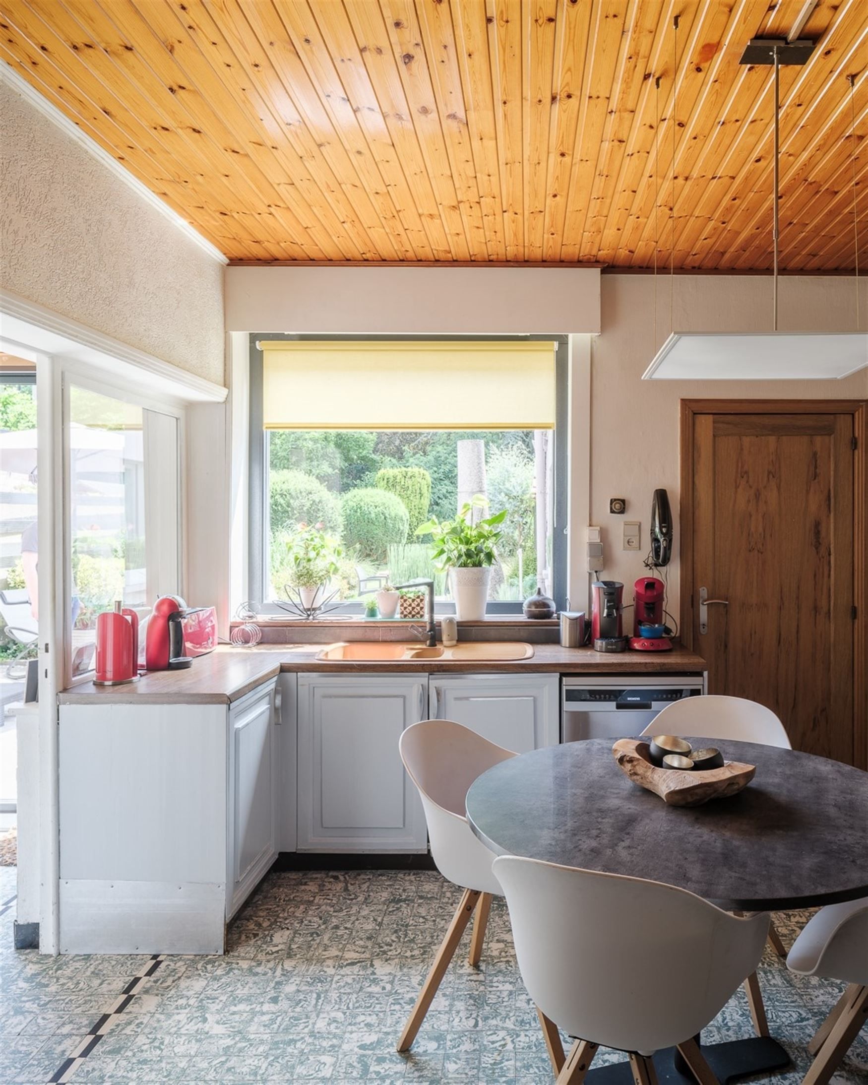 Ruime woning met karkater en zonnige tuin foto 10