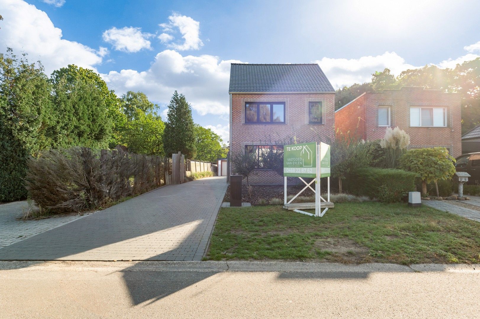 Recent totaal gerenoveerde instapklare woning (EPC A) met zonnige tuin en garage! foto {{pictureIndex}}