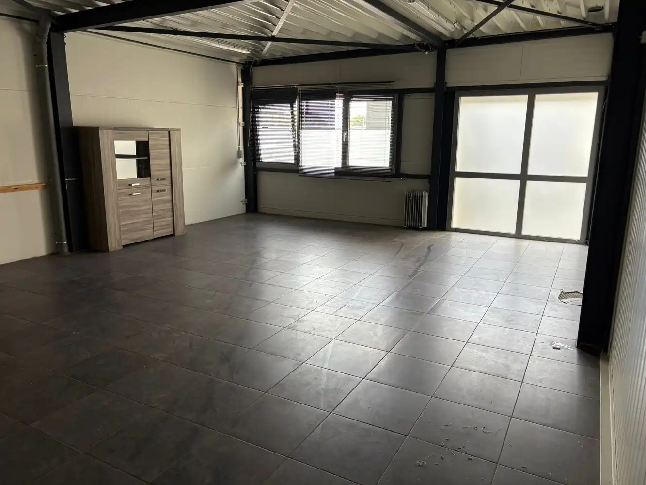 BEDRIJFSUNIT MET KANTOREN foto 7