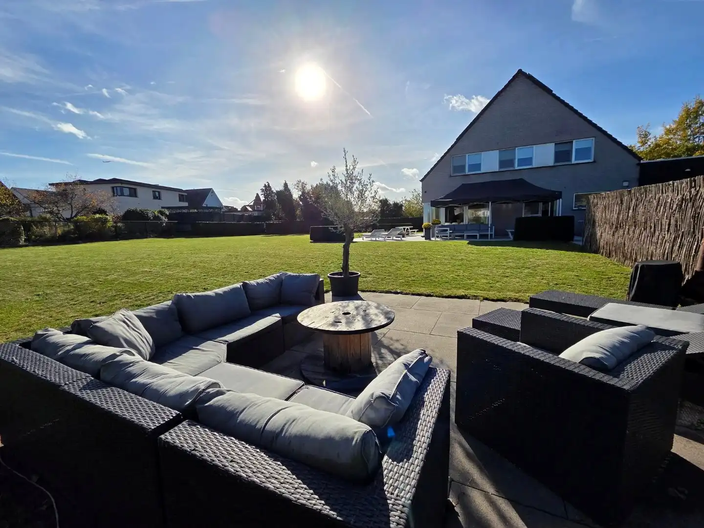 Schitterende villa op 17are 30ca, gelegen op bijna het einde van deze schitterende woonwijk. foto 23