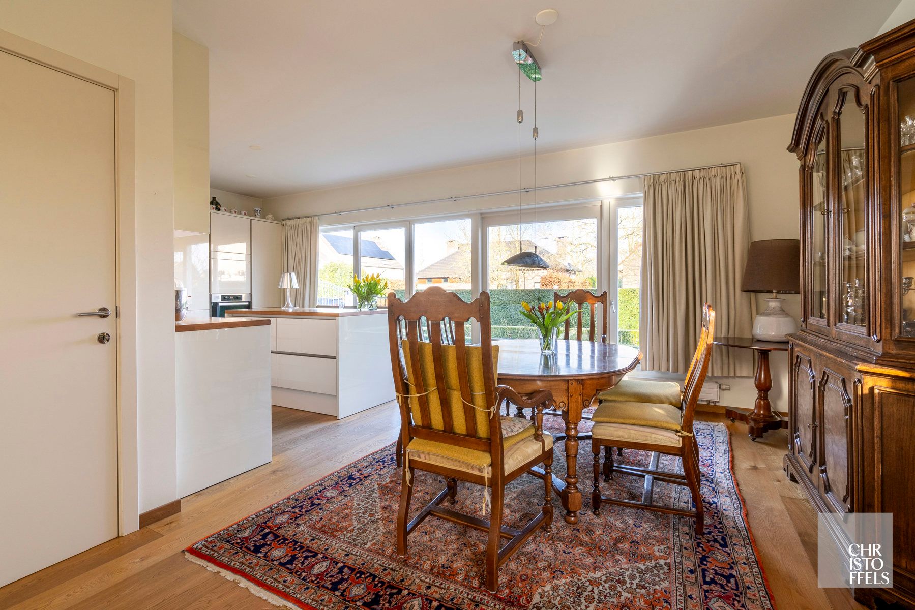 Villa (336m²) met 3 slaapkamers en een zwemvijver op een perceel van 1.219m²!  foto 13