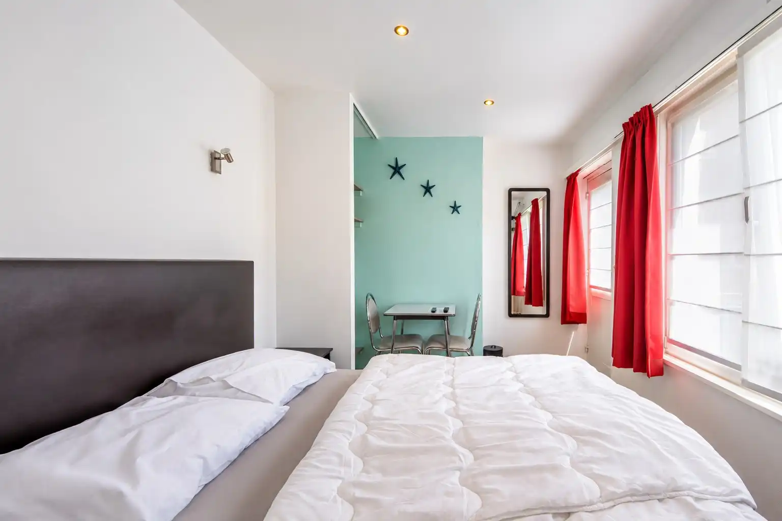 TE KOOP – Verhuurde B&B met 7 kamers én privé-woonst voor uitbaters in hartje De Haan. foto 16